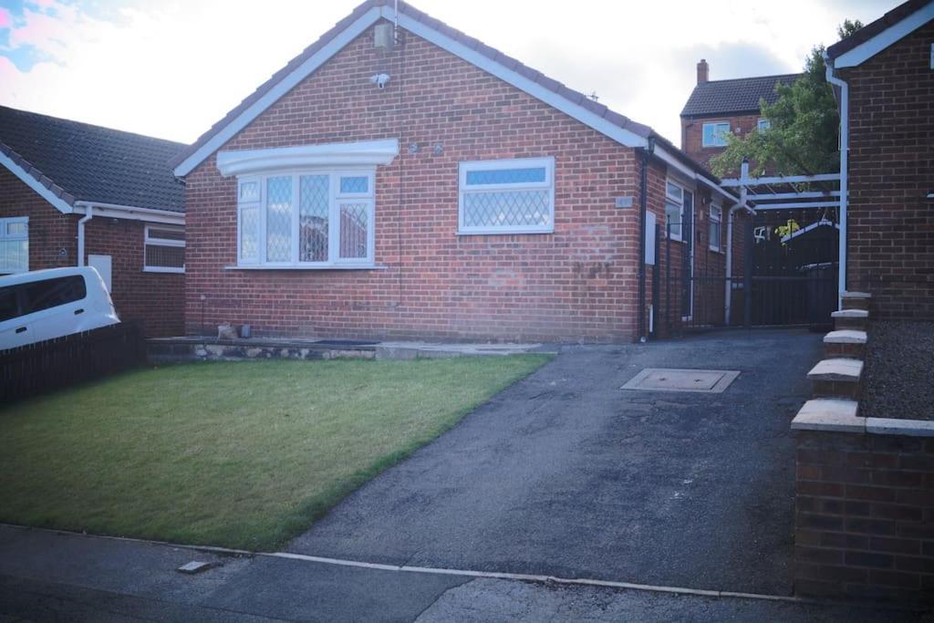 Luxurious Detached Bungalow Batley Exterior photo