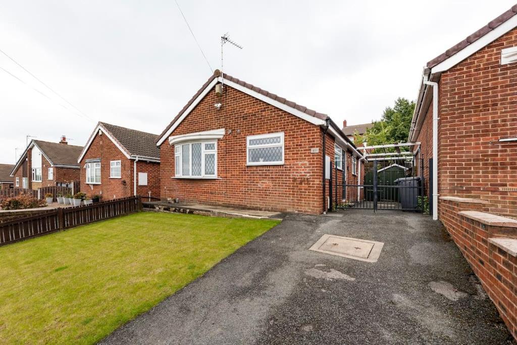 Luxurious Detached Bungalow Batley Exterior photo